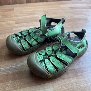 Keen Newport H2 waterproof sandals.hybrid, green, size 3 , unisex